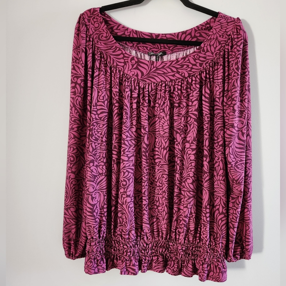 (4 For $20)  Daisy Fuentes long sleeve black print blouse.  Size M.  Beautiful.